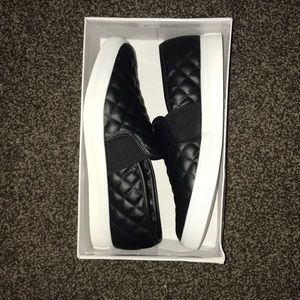 Never Worn Endell Black Steve Maddens